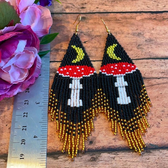 Mushroom beaded Earring - Picture 5 of 5